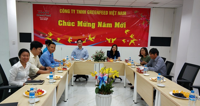 Quang cảnh buổi làm việc giữa bà Đại sứ Luận Thùy Dương – đại diện Đoàn đại sứ quán Việt Nam tại Myanmar và Ông Nguyễn Ngọc Ánh – Phó Tổng Giám đốc Điều hành GREENFEED Việt Nam - đại diện Ban Điều hành nhà máy