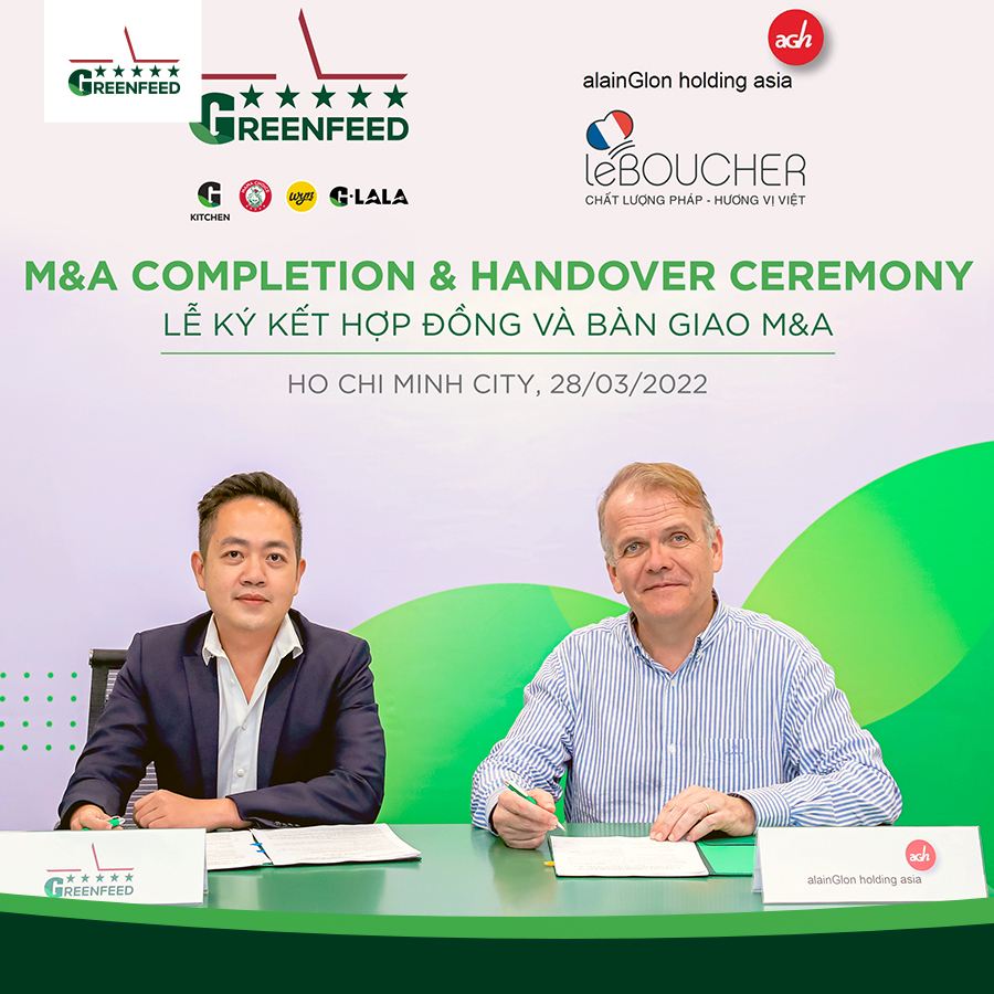 Ông Quang Thanh Cường, Tổng giám đốc ngành Thực phẩm, GREENFEED Việt Nam và ông Glon Benoit Alain, Giám đốc Điều hành LeBoucher ký kết quyết định sáp nhập