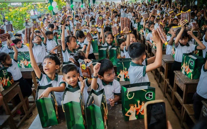 Gửi niềm vui, trao nụ cười cho trẻ em vùng sâu vùng xa chương trình "Bữa Ăn Trọn Vẹn" tháng 3/2024