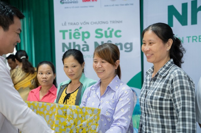 Chương trình "Tiếp Sức Nhà Nông" của Greenfeed hỗ trợ vốn vay không lãi suất cho người nông dân, ưu tiên đối tượng phụ nữ.